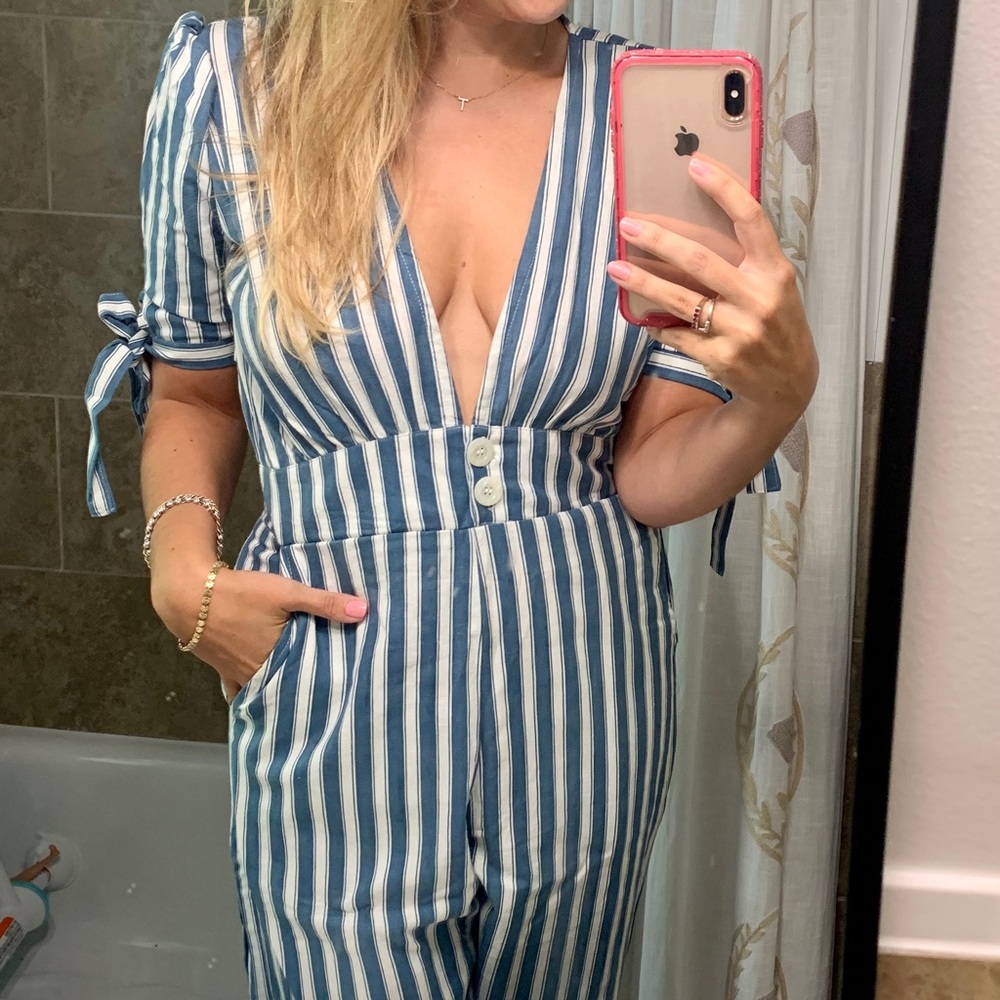 Rue Stiic jumpsuit - Gorgeous blue & white linen! 🤍💙🦋